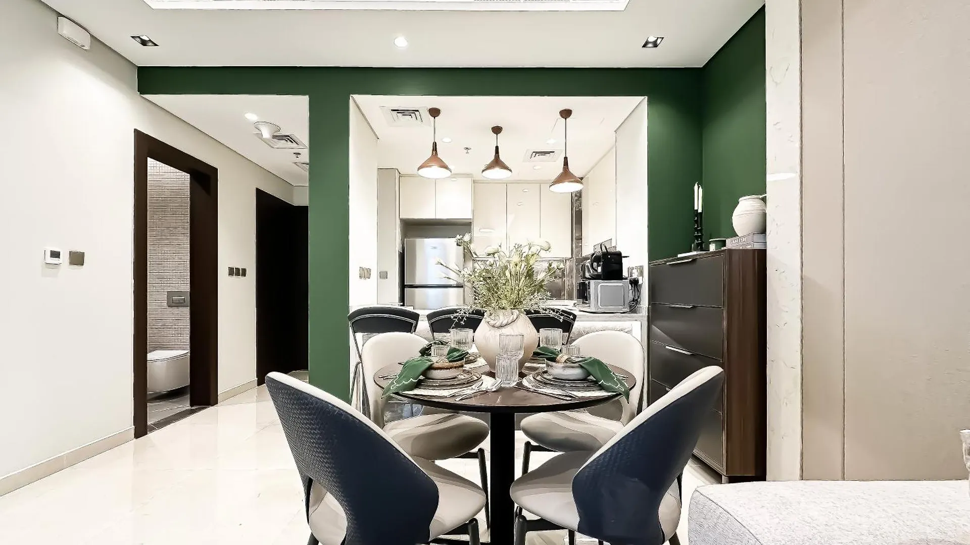 Lägenhet Trophy-Refined Living With Natural Hues Dubai