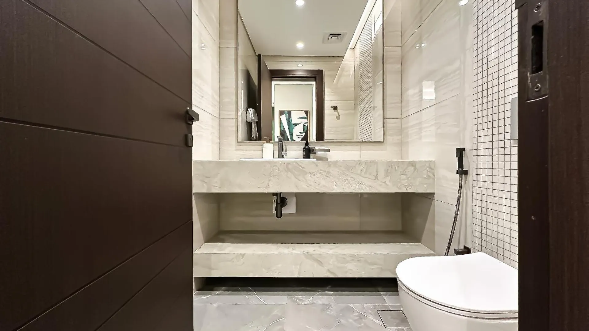 Trophy-Refined Living With Natural Hues Dubai United Arab Emirates