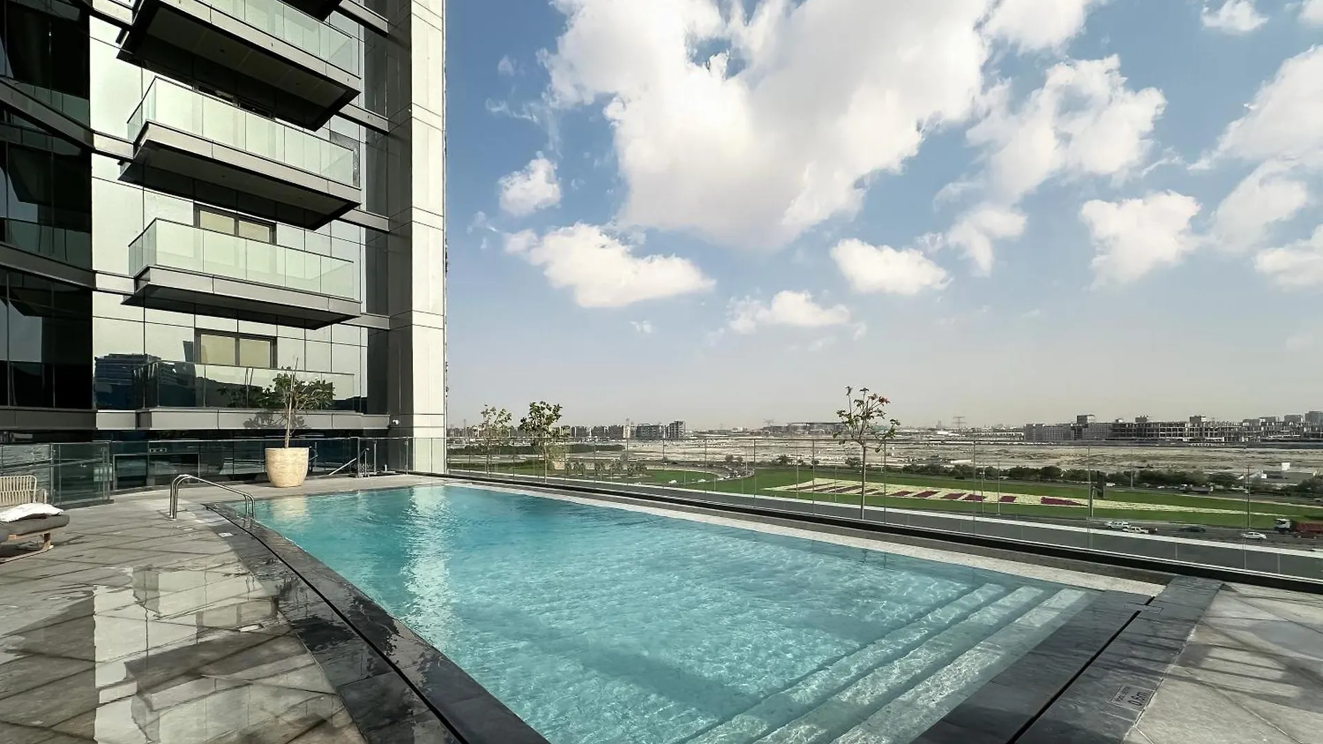 Trophy-Refined Living With Natural Hues Dubai United Arab Emirates