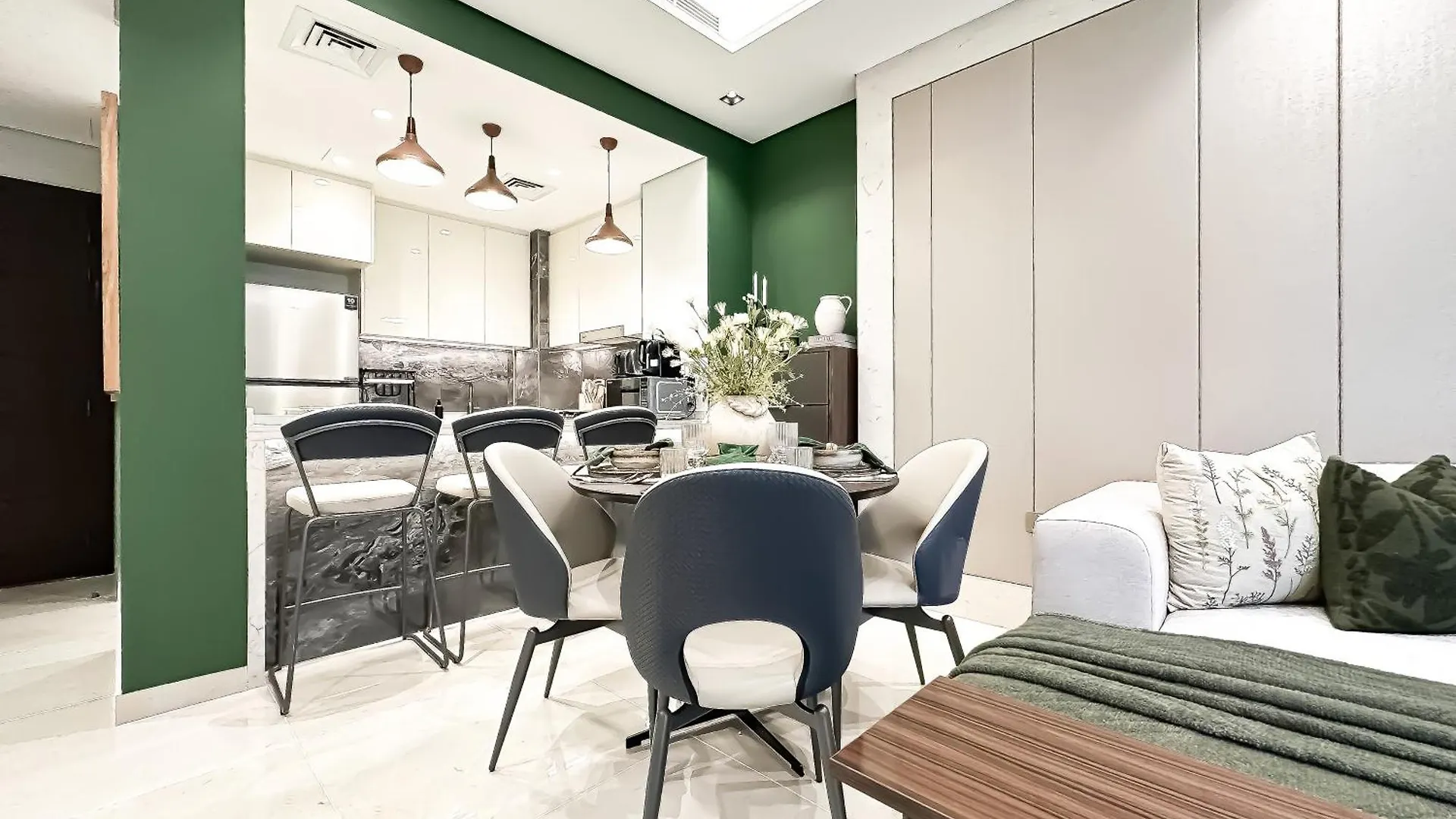 Trophy-Refined Living With Natural Hues Dubai United Arab Emirates