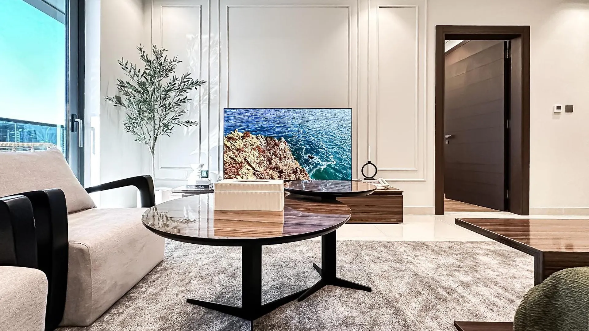 Trophy-Refined Living With Natural Hues Дубай 0*,