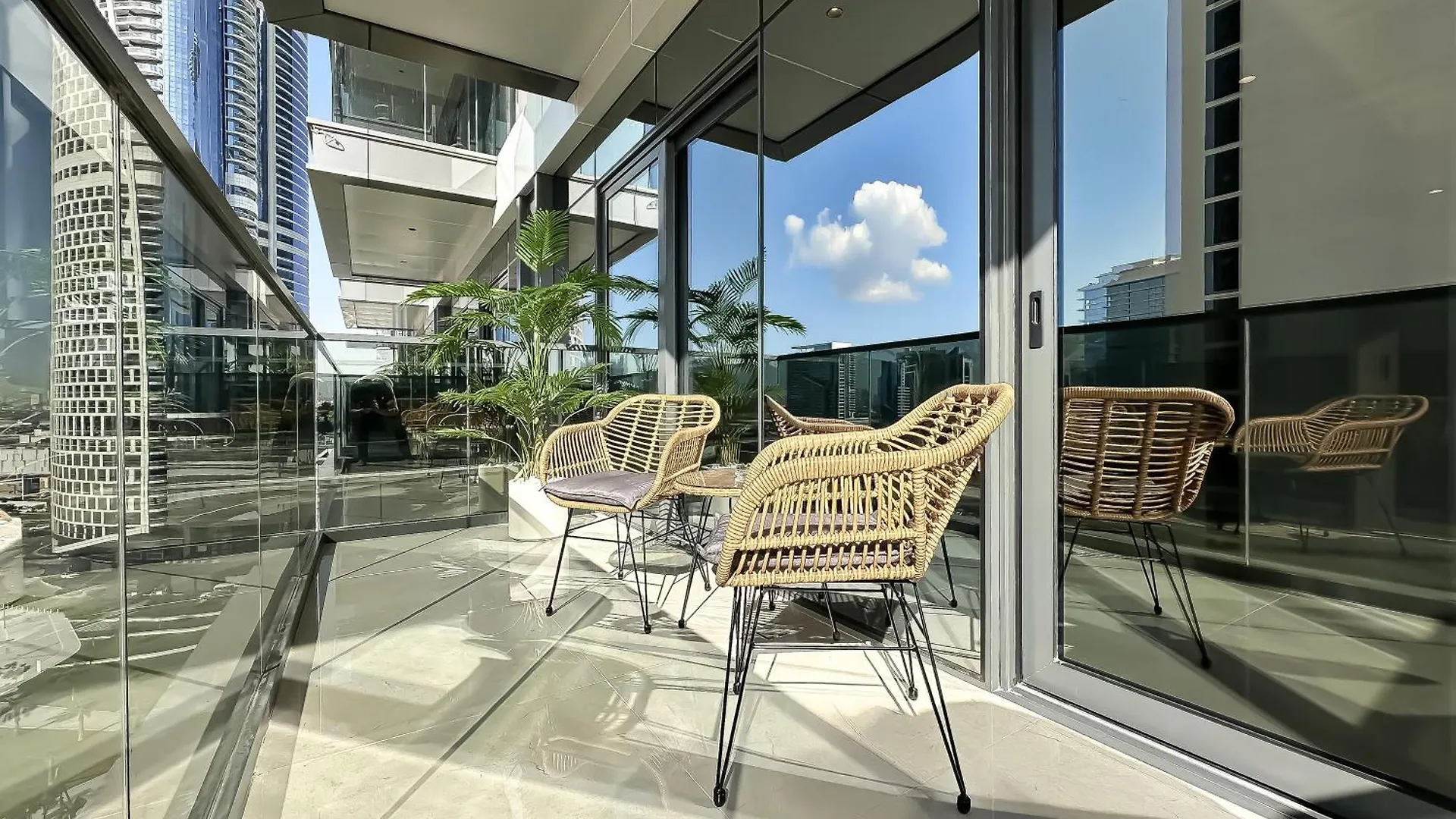 Trophy-Refined Living With Natural Hues Дубай