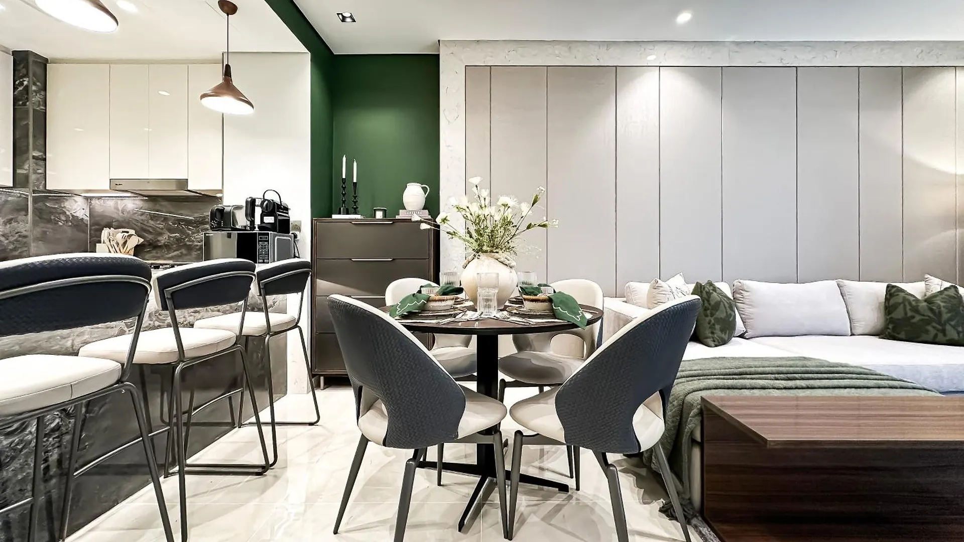 Trophy-Refined Living With Natural Hues Дубай